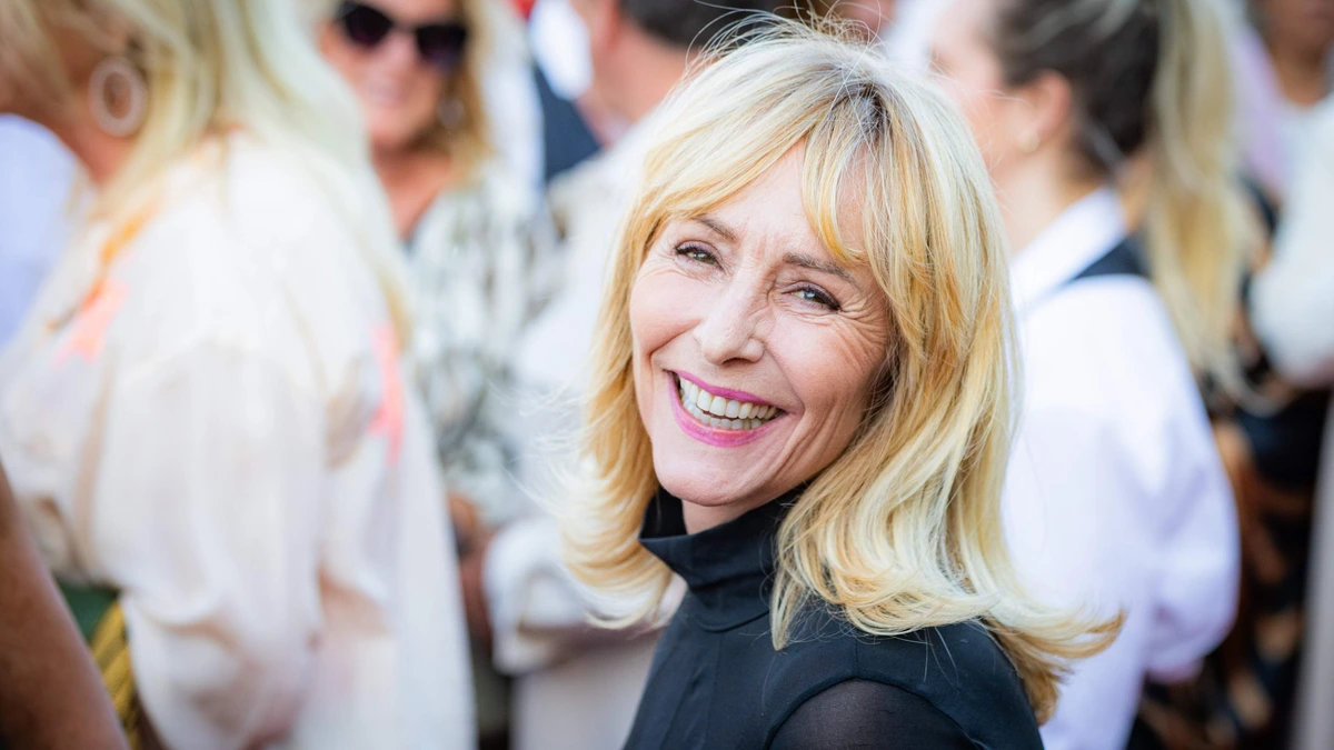 Angela Groothuizen (66) gaat weer solo: landelijke tour langs 37 theaters
