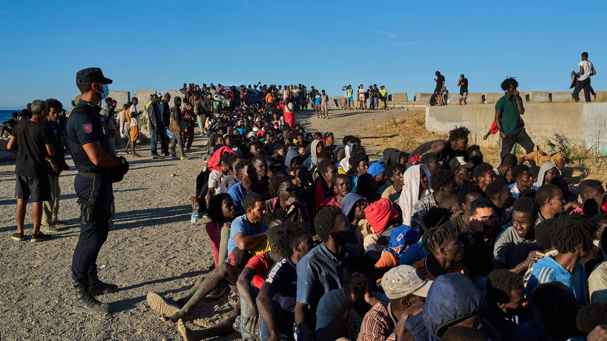 Spaanse politie detecteert zeker tien terrorismeveroordeelden tussen migranten die Ceuta binnendrongen