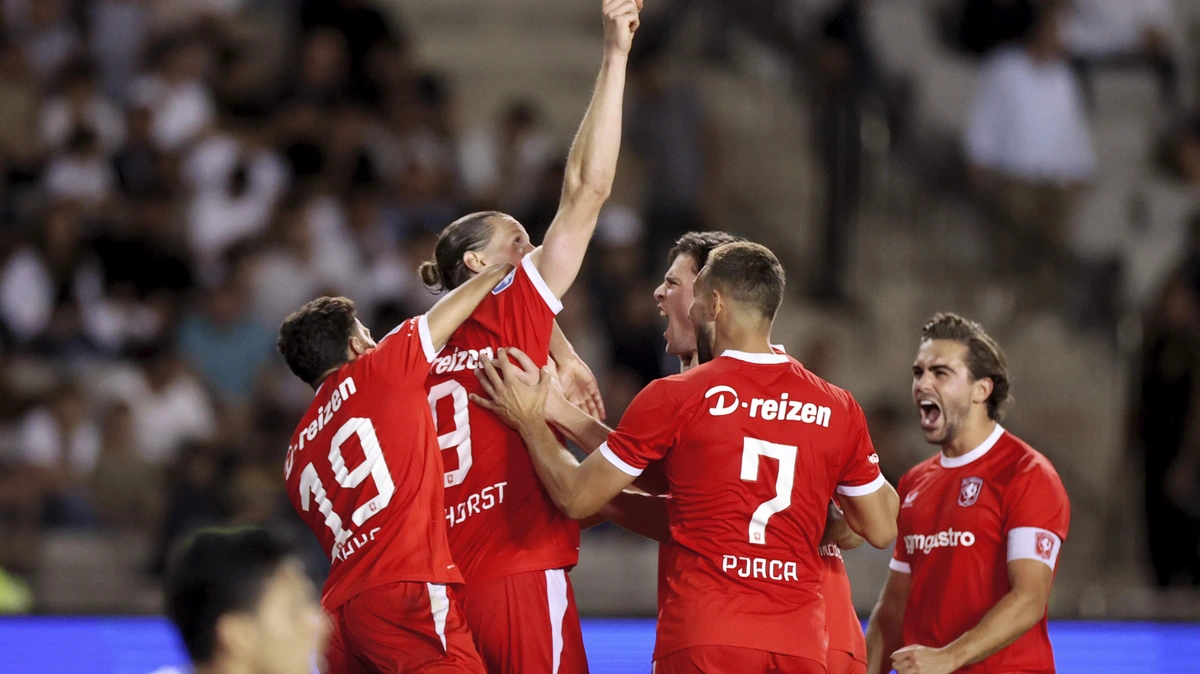 Hoofdrol Wout Weghorst: FC Twente dankzij prachtige comeback toch in hoofdtoernooi Conference League