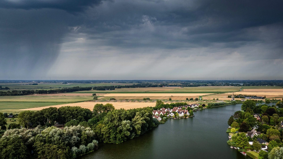 LIVE | Code geel in kustprovincies om waterhozen en onweersbuien