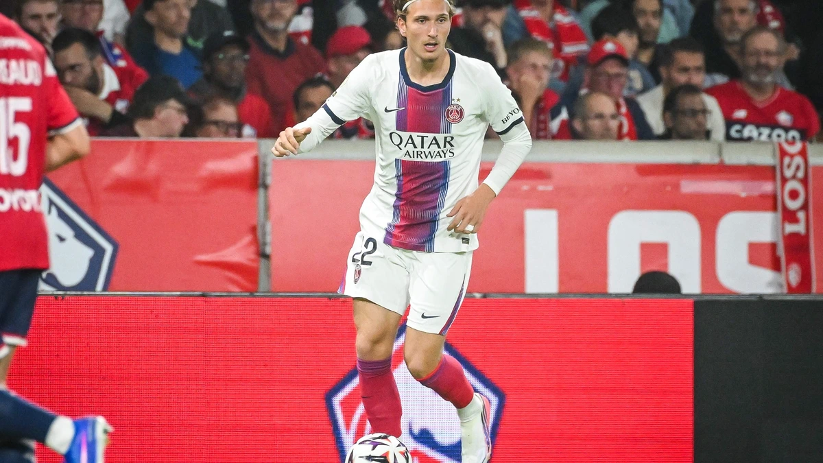 Mika Godts belangrijk bij spectaculaire comeback Paris Saint-Germain tegen Lille