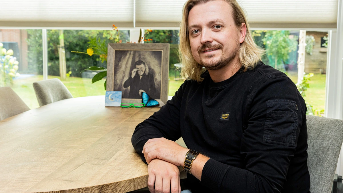 Thomas Karst breekt door in week dat vader René zestig zou zijn geworden: ’Een soort kruiwagentje van boven’