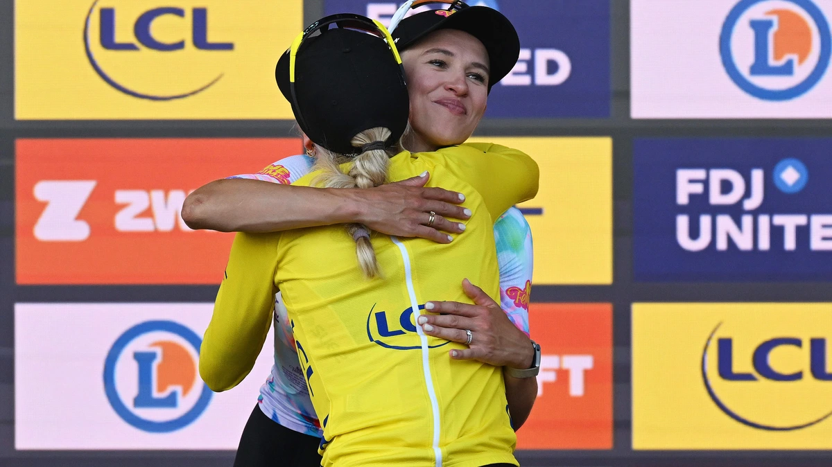 Kasia Niewiadoma verontschuldigt zich tegenover Demi Vollering na woede-uitbarsting voorlaatste rit Tour de France Femmes