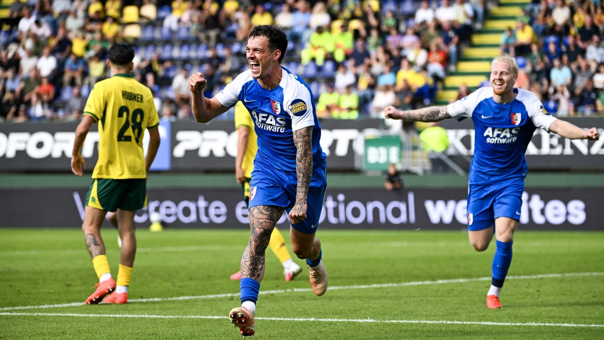 AZ nog foutloos na moeizame zege op tien man van Fortuna Sittard