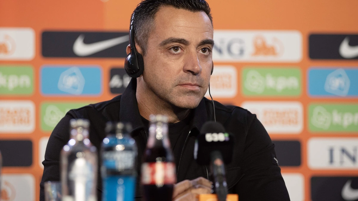 LIVE | Nieuwe bondscoach Oranje Xavi spreekt: ’Ik ga naar de universiteit van het voetbal’