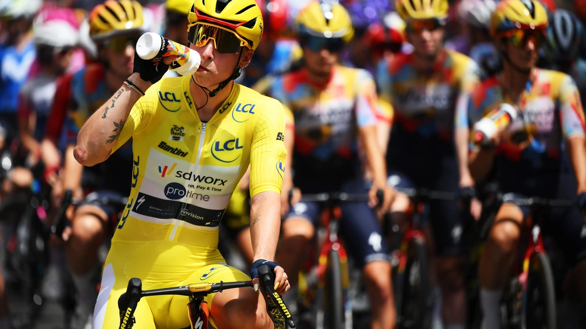 LIVE Tour de France Femmes | Demi Vollering en Puck Pieterse ten val vlak na begin etappe, duo kan verder