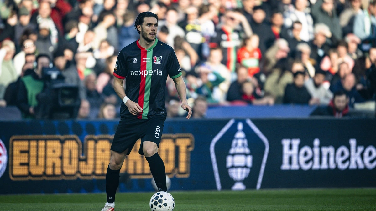 Geen aanvullingen meer voor NEC voor tweeluik met Olympiakos, Willumsson en Entius vullen spelerslijst aan