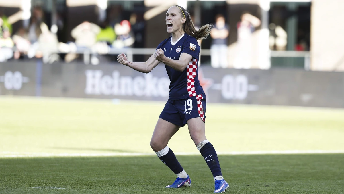 Voetbalsters PSV houden zicht op kwalificatie Champions League
