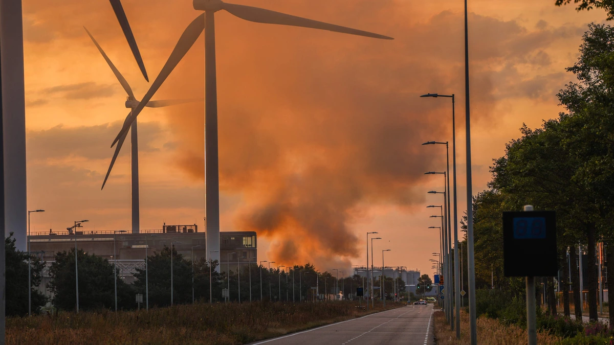 Grote brand in campingpark stadsnomaden Westpoortweg Amsterdam