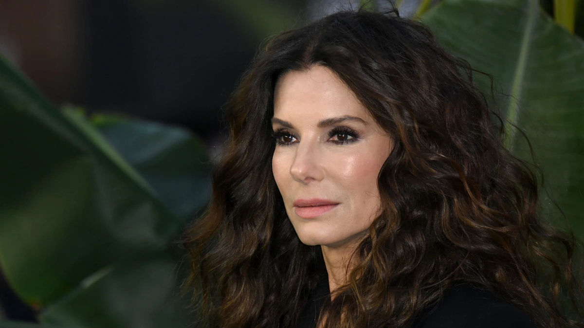 Sandra Bullock deelt bij hoge uitzondering foto’s van haar geadopteerde kinderen Louis (16) en Laila (12)