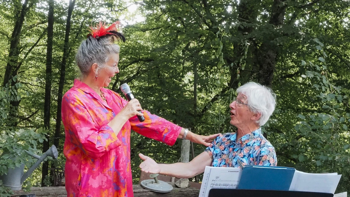 Meike en Bam veroveren Frankrijk met chansons en Nederlandstalige kleinkunstliedjes: ’Ze vragen overal of we terugkomen’