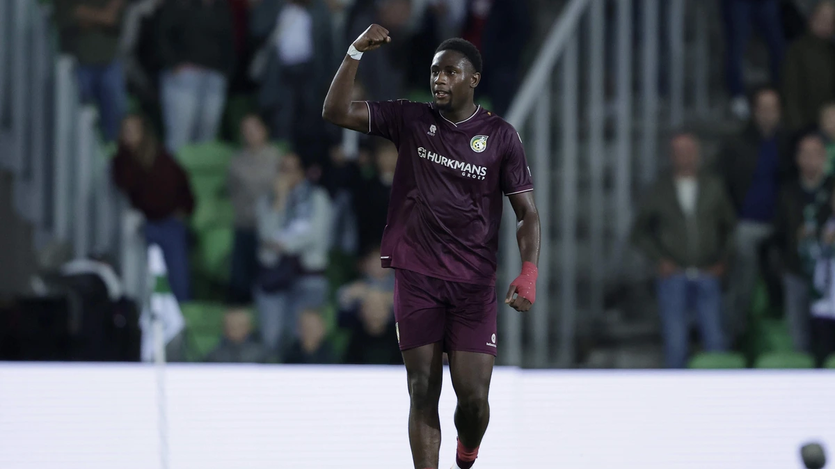 Fortuna Sittard-spits Lequincio Zeefuik straalt na wonderschone lob en assist: ’Ja, dat is een mooie’