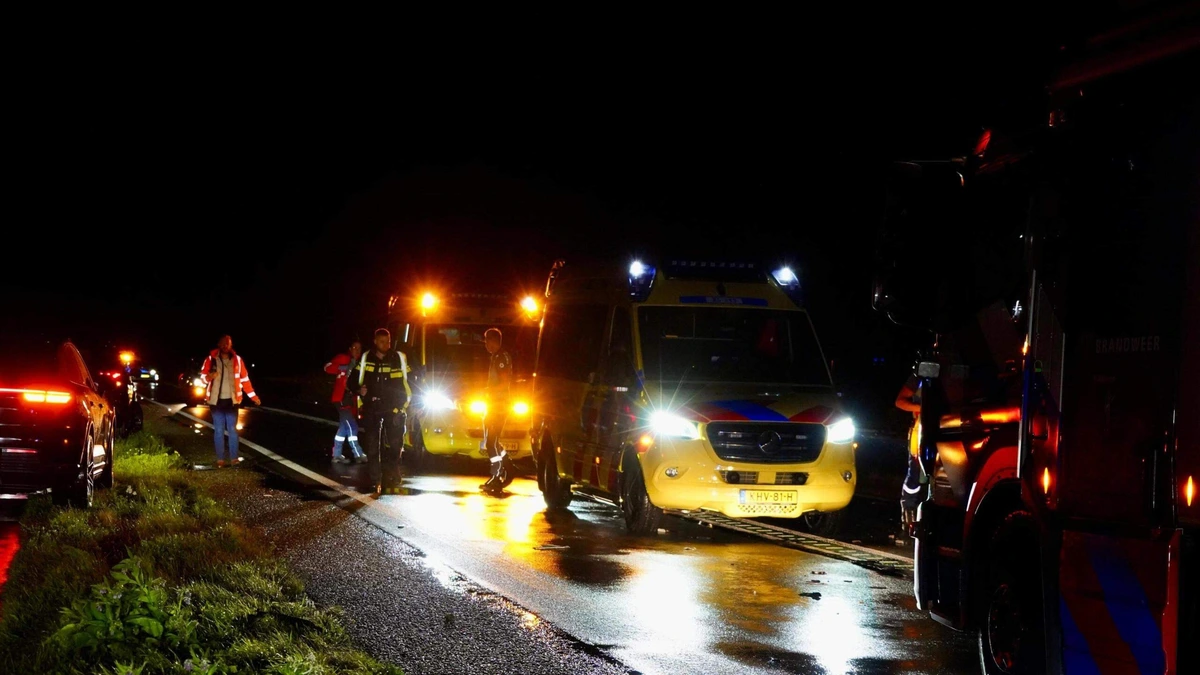Zeker drie doden door botsing op dijk Lelystad-Enkhuizen