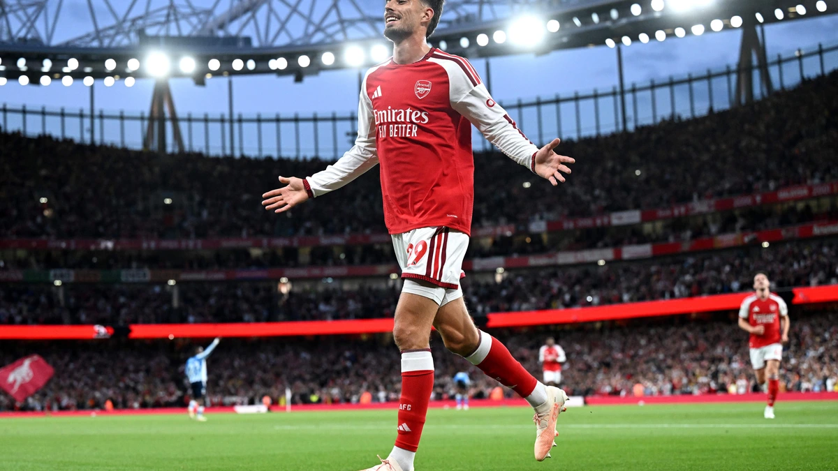 Titelverdediger Arsenal begint met ruime zege aan Premier League