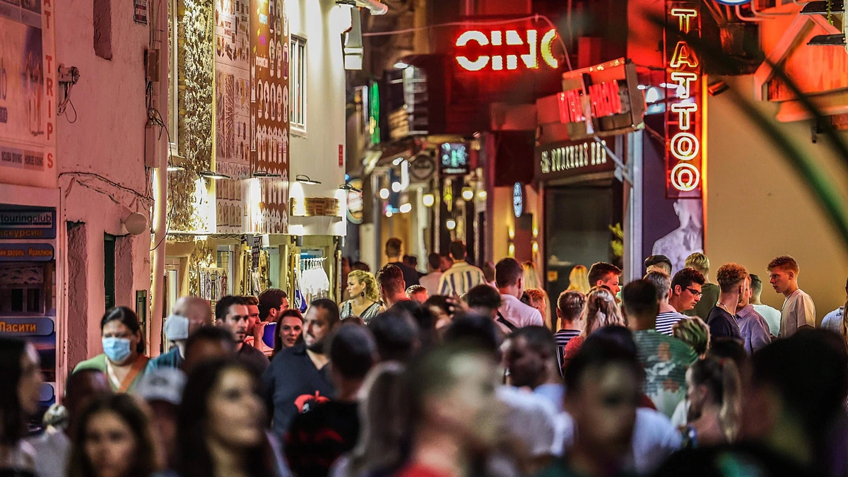 ’Nederlandse toerist gearresteerd op Kreta na mishandeling vriendin in hotel, brengt de nacht door achter tralies’