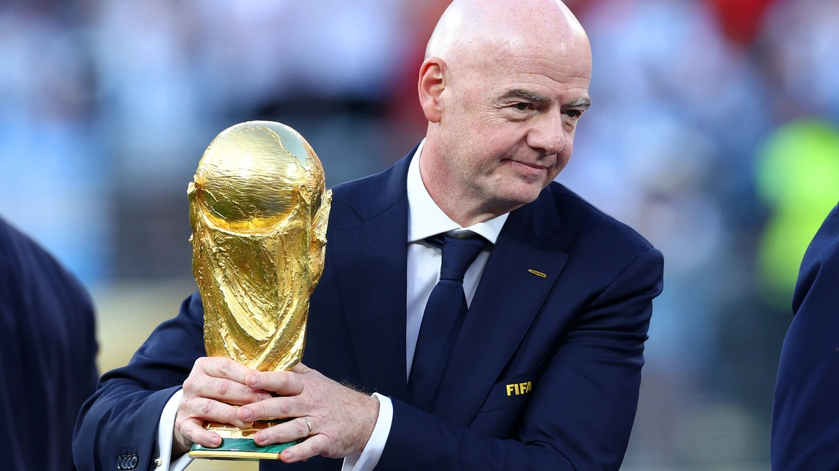 KNVB zegt vertrouwen in FIFA-voorzitter Gianni Infantino op: ’Serieus gesprek over toekomst’