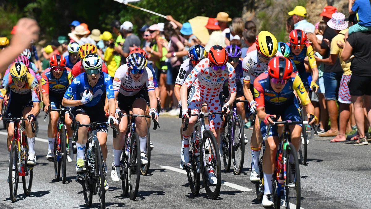 LIVE Tour de France Femmes | kopgroepje van drie, Puck Pieterse pakt weer bergpunten, gaat Demi Vollering in de aanval?