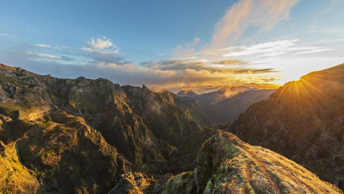 Hiken boven de wolken en duiken in vulkanische wateren op Madeira: luieren is geen optie in het ’Hawaii van Europa’