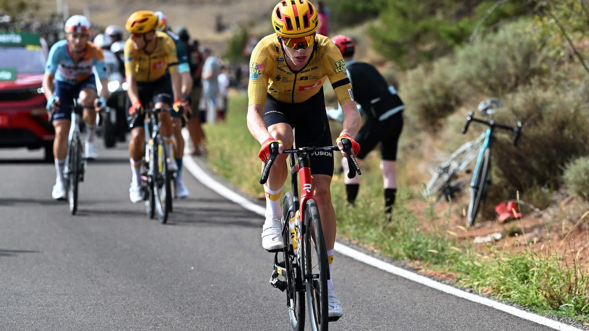 LIVE Vuelta | Noor Andreas Leknessund klimt solo naar ritzege op sterfdag Noorse koning Harald