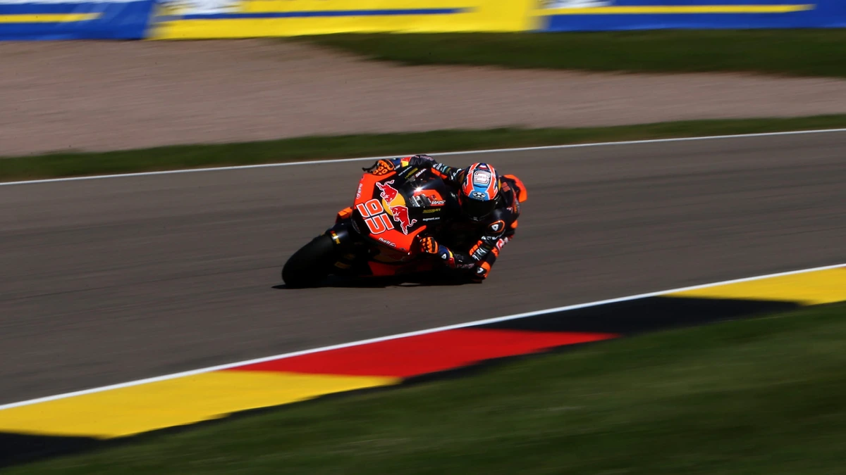 Collin Veijer crasht in openingsronde in Moto2 op Silverstone