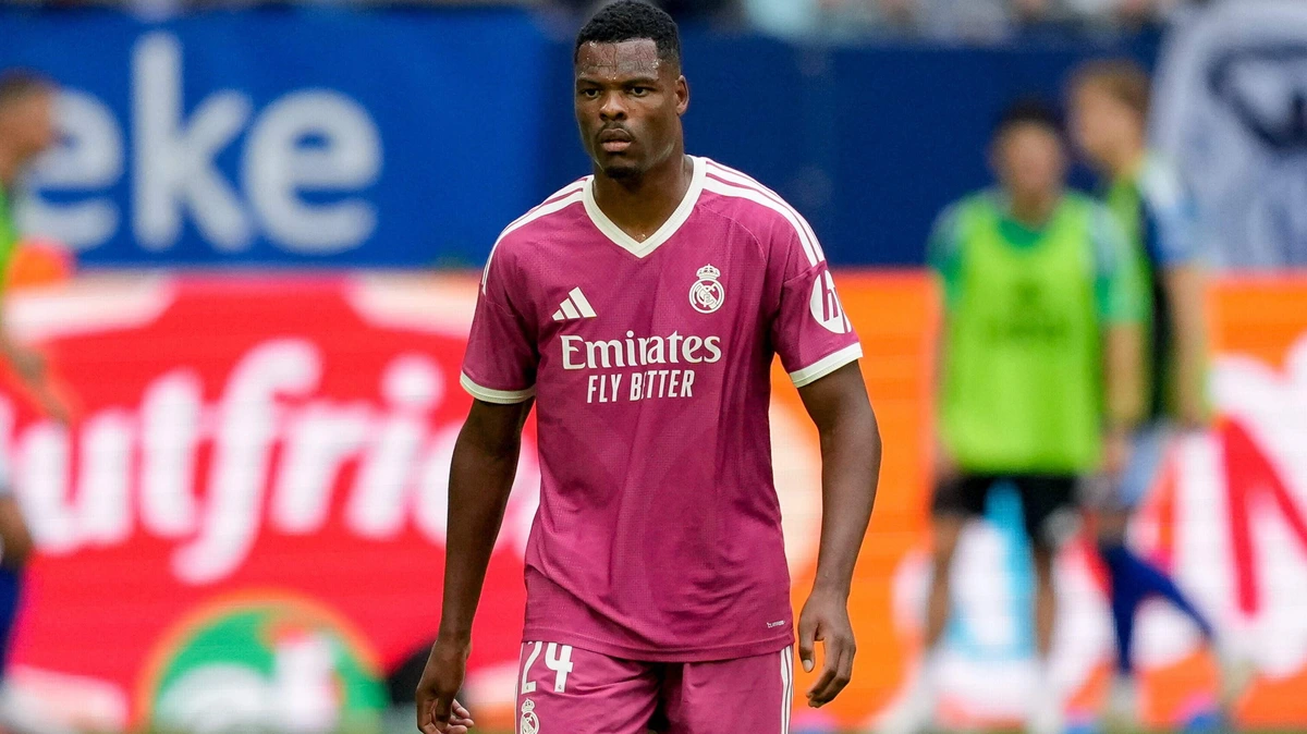 Denzel Dumfries eindelijk gepresenteerd, officiële debuut voor Real Madrid lijkt aanstaande: ’Het wordt een bijzonder seizoen’