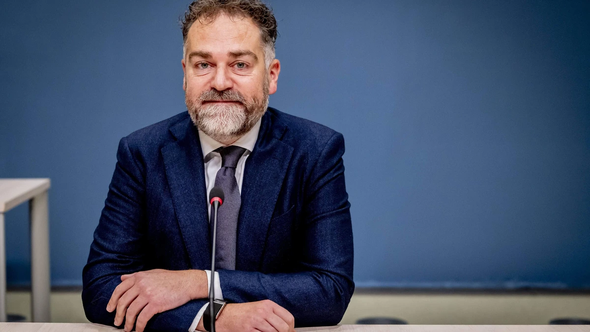 Coronaverhoren gaan verder, Dijkhoff over overleg Kamer: ’De sfeer was nogal ongezellig’