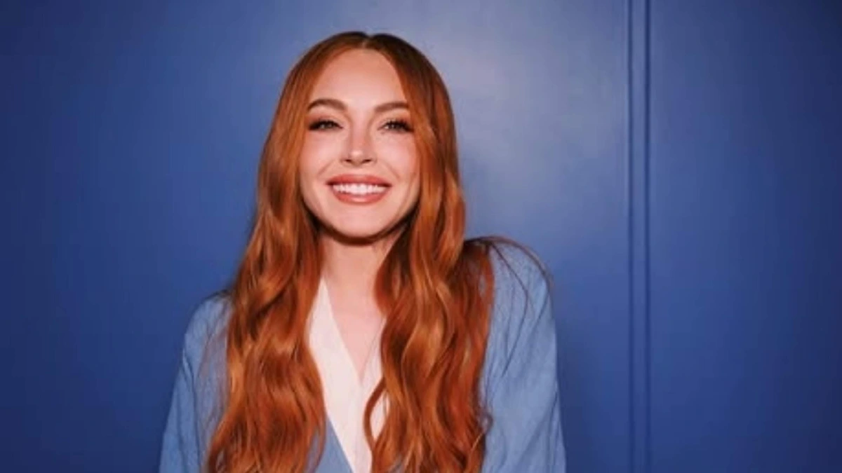 Lindsay Lohan (40) heeft weer rood haar en fans zijn dolenthousiast: ’De echte Lindsay is terug!’
