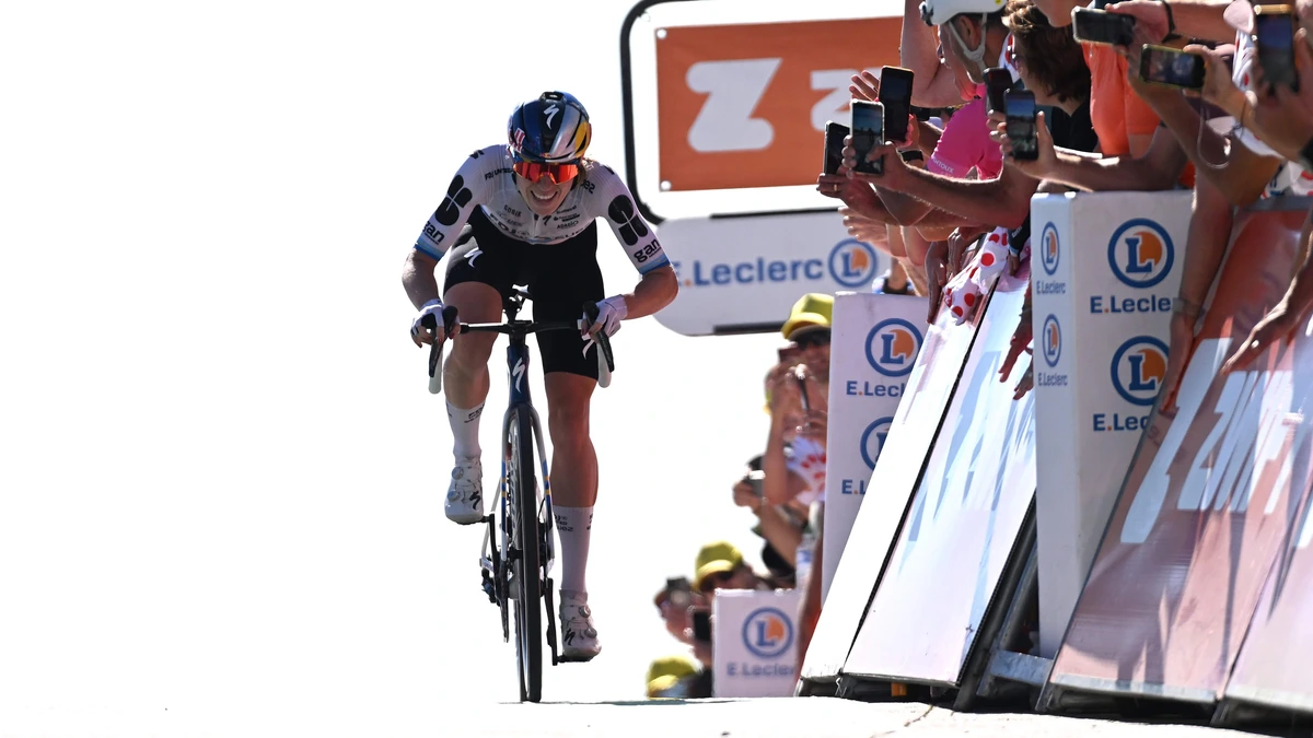 LIVE Tour de France Femmes | Gaat Vollering op late klimmetjes het geel aanvallen of mag Wiebes sprinten?