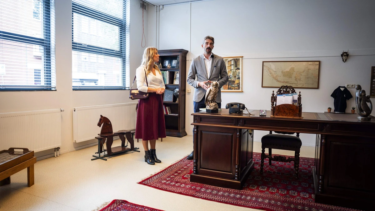 Perzische tapijten, een ’verwonderkamer’ en trots op koloniaal verleden: open dag ’Forumschool’ trekt tientallen geïnteresseerde ouders
