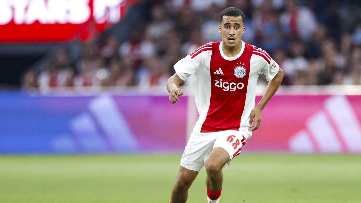 Ajax-parel Abdellah Ouazane blinkt uit onder ogen bondscoach Marokko: ’Dat zegt wel iets’