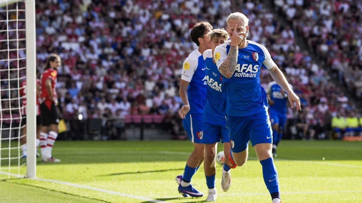 LIVE Johan Cruijff Schaal | AZ scoort opnieuw, pijnlijke avond voor tiental PSV
