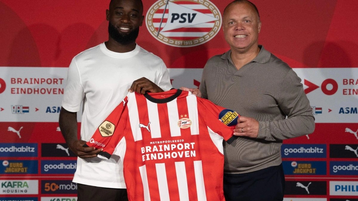 PSV presenteert Lutsharel Geertruida: ’Mijn keuze voor PSV is geen keuze tegen Feyenoord’
