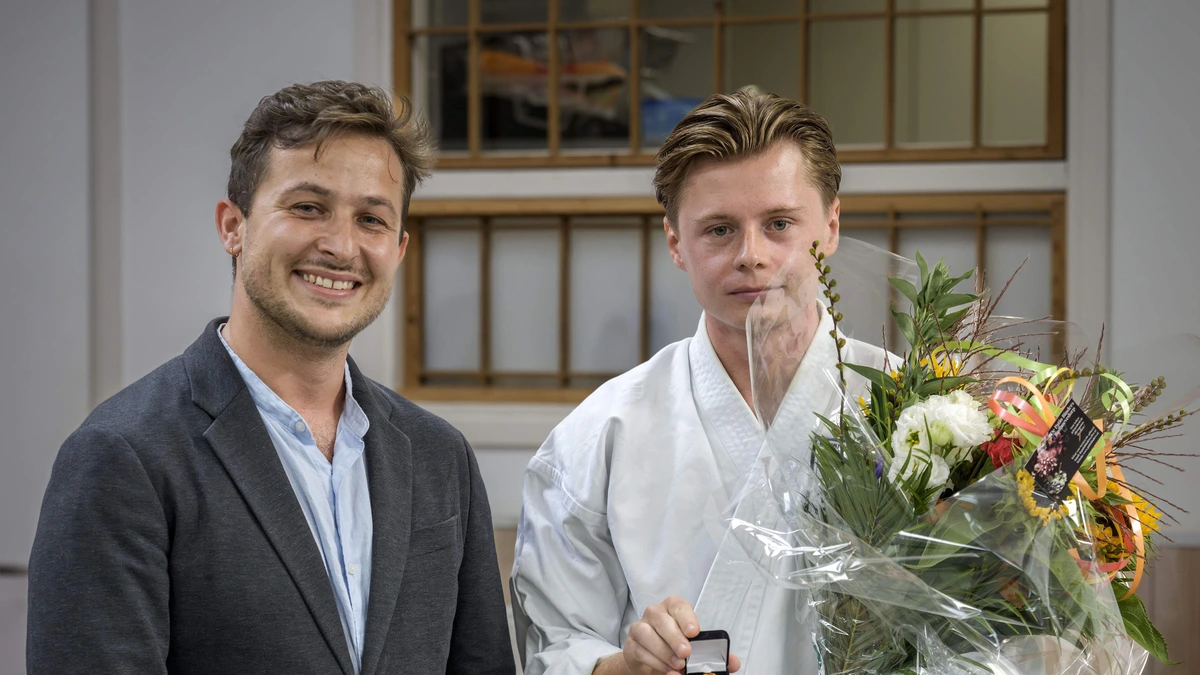 Youri (26) redde zijn familie en buurjongetjes (2 en 9) uit brandend huis: ’Ik heb gewoon mijn hart gevolgd’