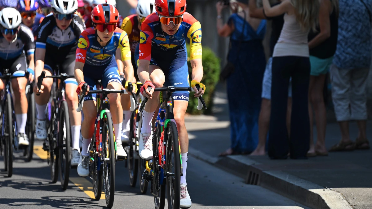 LIVE Tour de France Femmes | Vluchters gegrepen; Riejanne Markus probeert met solo massaspurt te voorkomen