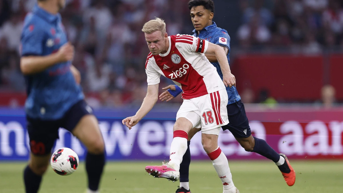 Davy Klaassen na doelpuntrijke Ajax-avond: ’Je voelt dat de mensen weer blijer worden’