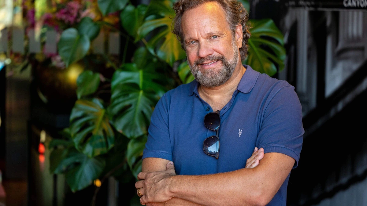 Carlo Boszhard (57) vindt emotionele herinnering aan overleden vader terug: ’Dit vond ik achter de kast’