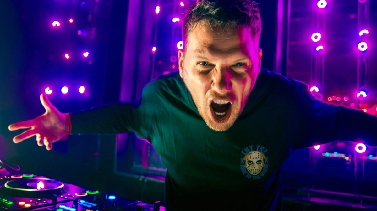 Ophef rond controversieel optreden Nederlandse dj LNY TNZ in Rusland: artiest zwijgt over show in Moskou