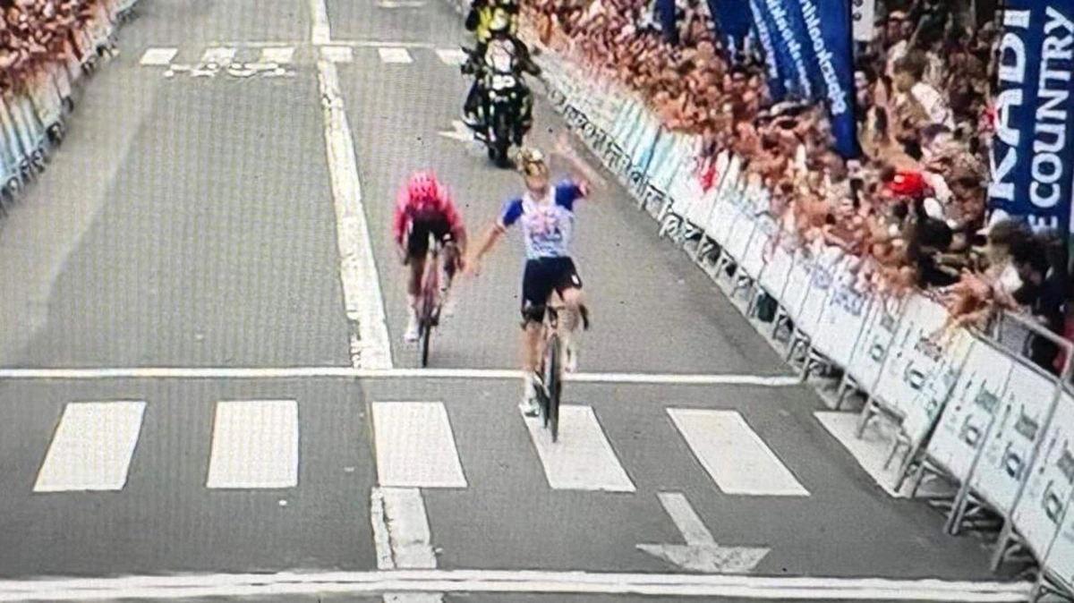 Remco Evenepoel sloopt de concurrentie na inhaalrace en heeft record te pakken in Clasica San Sebastian