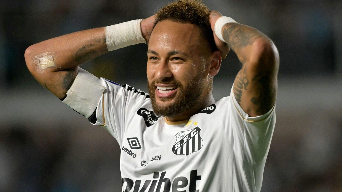 ’Nietsnut’ Neymar laat zich helemaal gaan in provocatie fans tegenstander: ’Hij gedraagt zich als een clown’