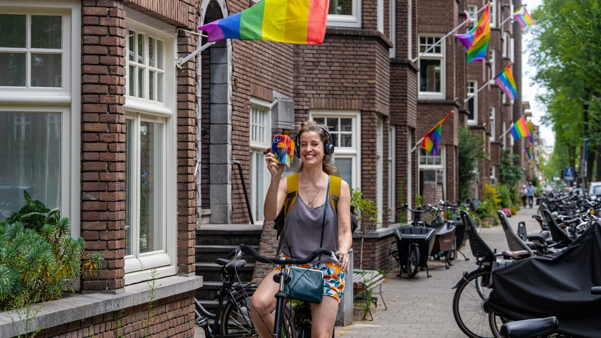 Groepje bewoners in verzet tegen Pride-tegels in beroemde regenboogstraat