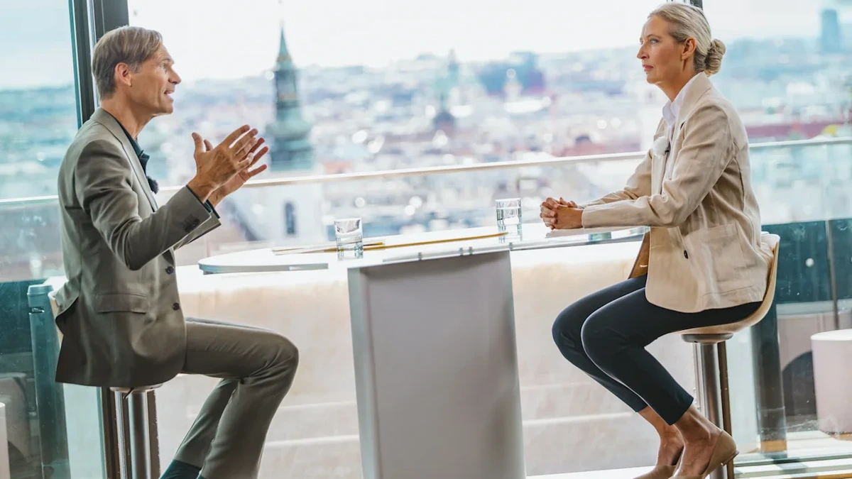 „Flachzangen da oben“: Weidel motzt – aber könnte sie es besser?