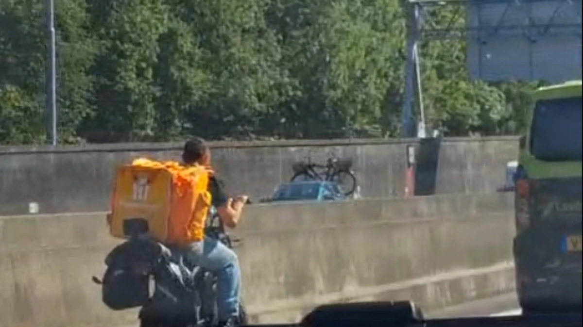 Maaltijd-bezorger met fatbike op snelweg is politie te slim af: ’Hij reed  heen en terug’