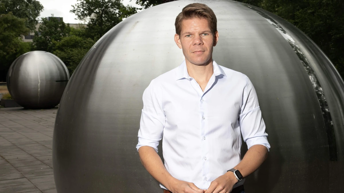 Victor Vlam over zijn favoriete zomerplekken: ’Ik zie liever geen dadbods op mijn favoriete strand’
