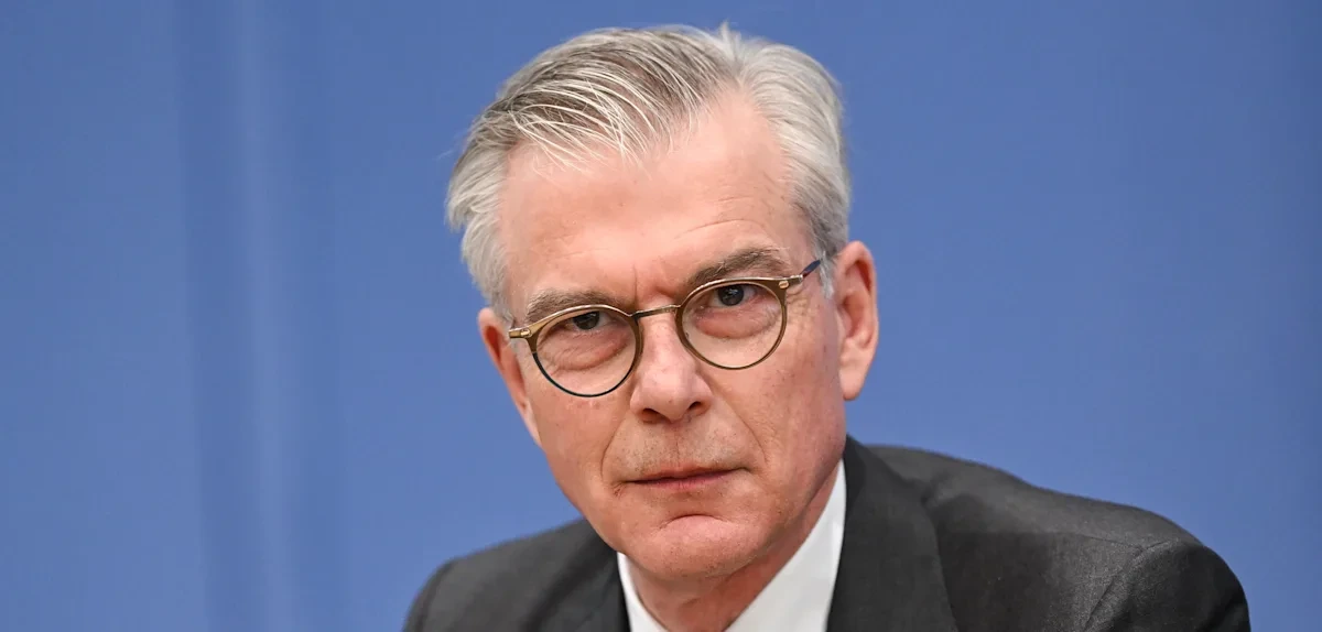 „Dann werden die Reformpläne wie Dominosteine fallen“, warnt der Wirtschaftsweise in Richtung Merz