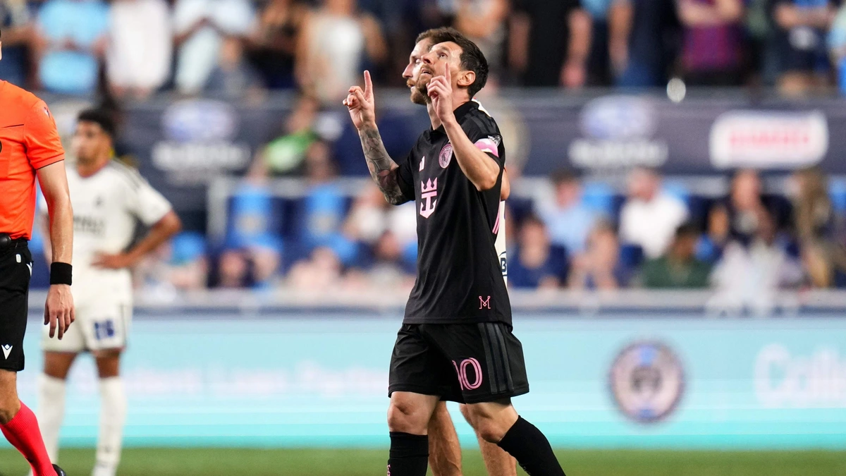 Bewogen duel voor Lionel Messi: scoort voor het eerst sinds overlijden vader, maar provoceert ook met tikje op achterhoofd opponent