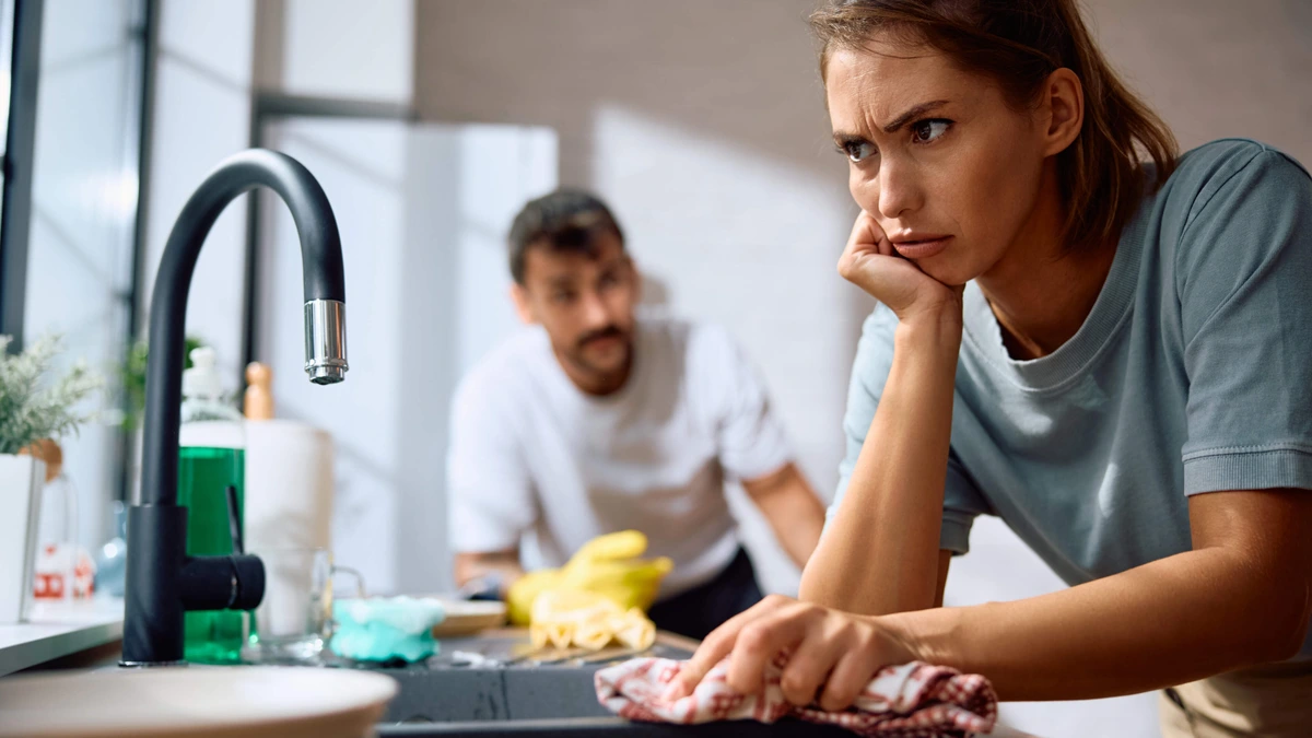 Zo ga je om met een rommelige partner: ’Bij deze stap gaat het vaak mis, omdat mensen terugvallen in oude gewoontes’