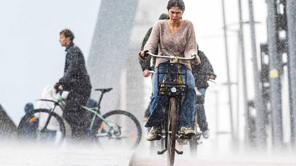 LIVE | Code geel in vijf provincies vanwege felle buien en onweer