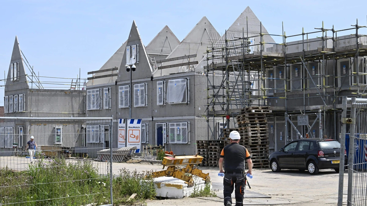Donkere wolken boven bouw koopwoningen, ’Groei nieuwbouw wordt nu afhankelijk van corporaties’