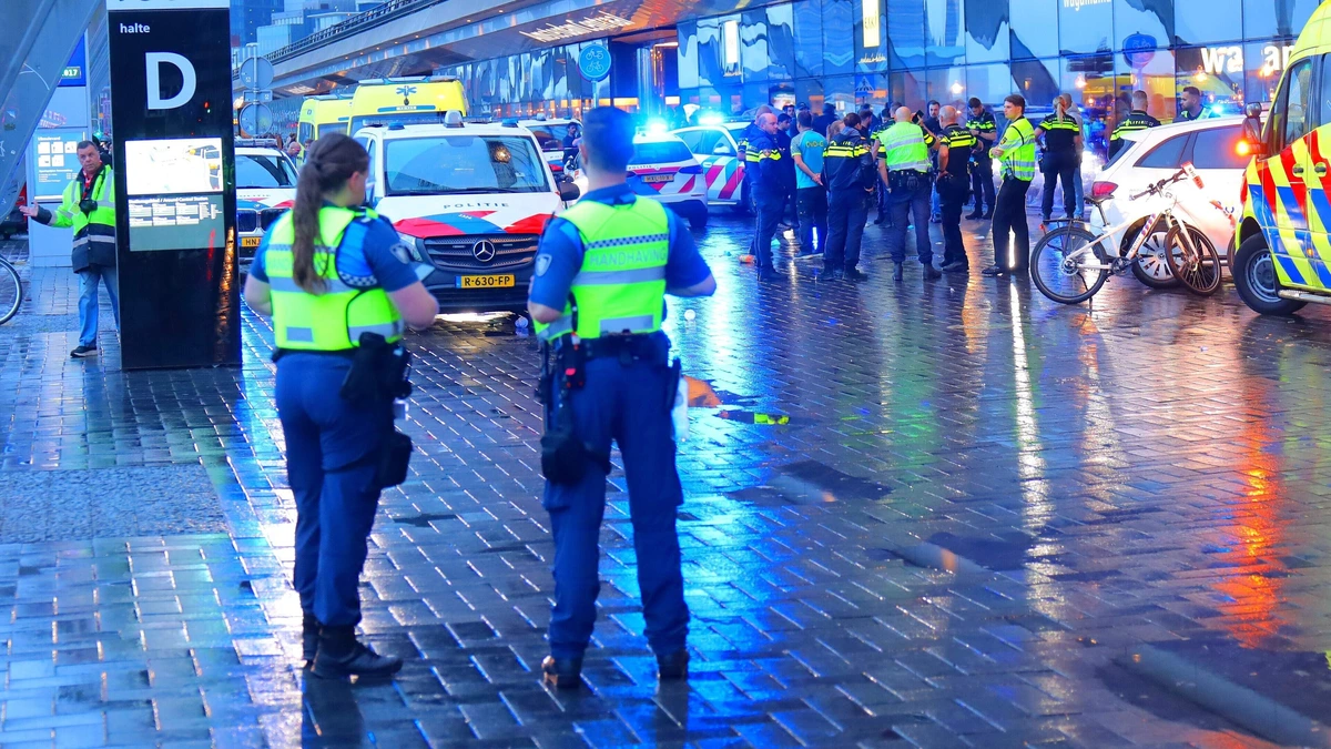 Drie mensen neergestoken bij Amsterdam Centraal, mogelijk na ruzie