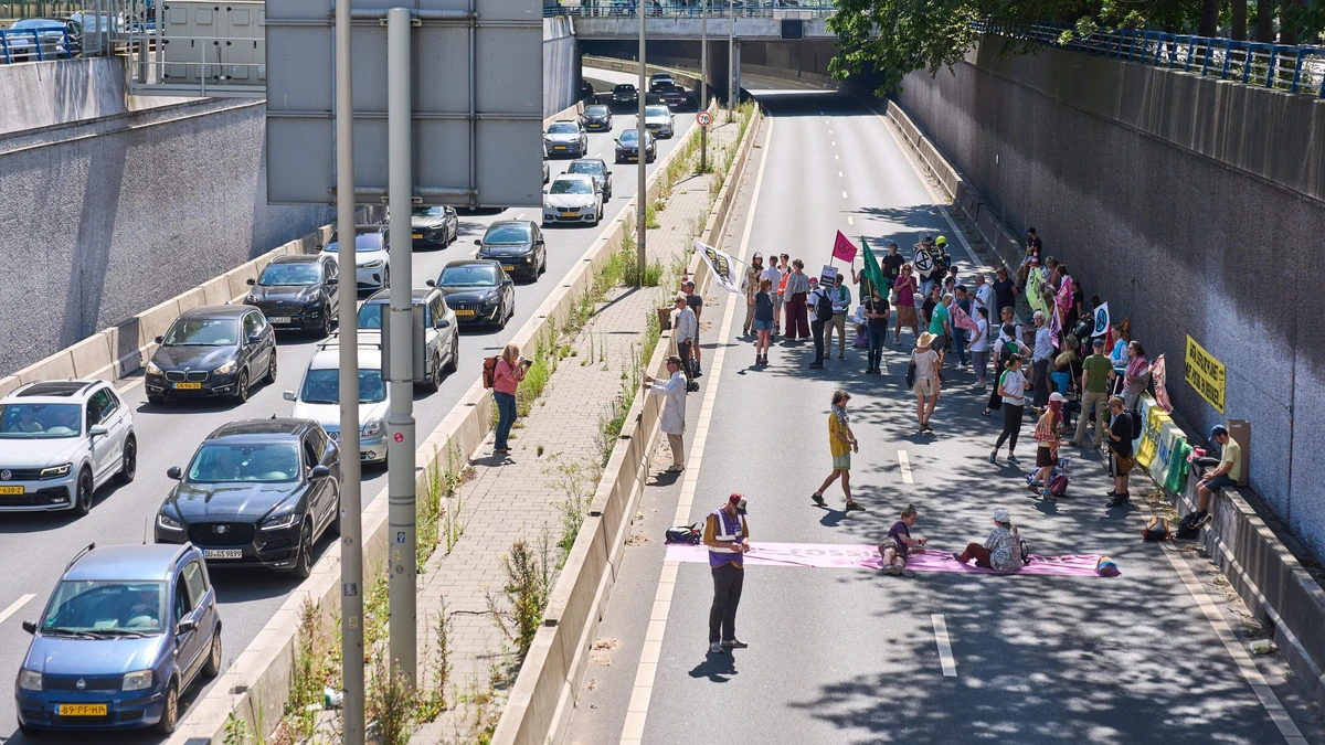Burgemeesters eisen actie nu snelwegprotesten ontsporen en activisten er steeds mee wegkomen: ’Mijn tanden knarsen’